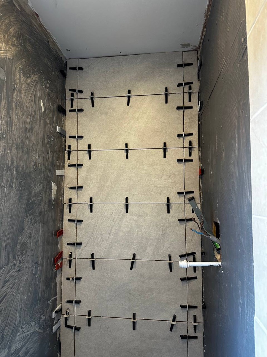 Plumbing installation — bathroom tiling and pipework